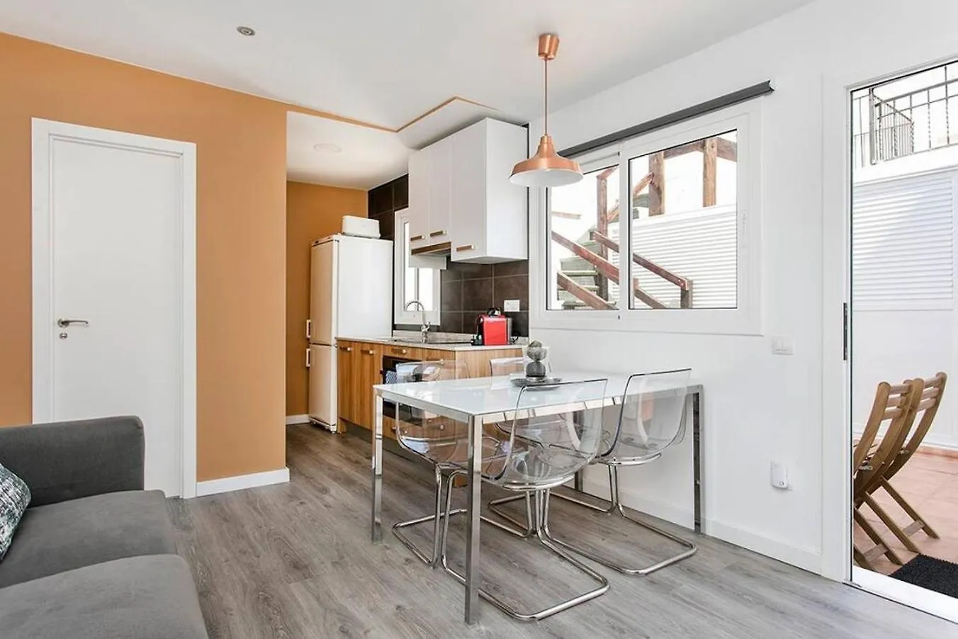 Appartement Cozy&New With Terrace à L'Hospitalet de Llobregat